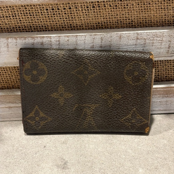 Louis Vuitton Monogram Key Holder - Picture 9 of 15